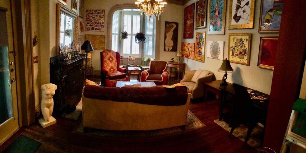 Living room - 919 S Aiken Ave