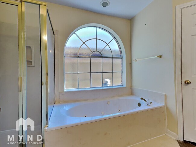 Building Photo - 2219 Garden Terrace Dr