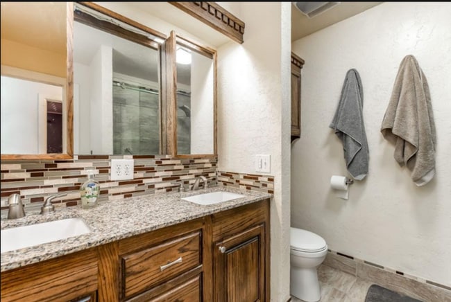 Building Photo - 301 SE 34th St