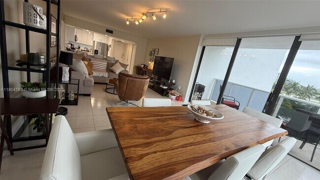 Building Photo - 3625 N Country Club Dr