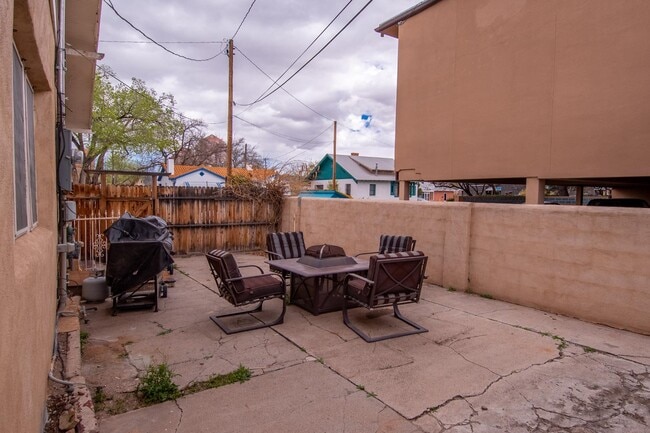 Building Photo - 902 Marquette Ave NW