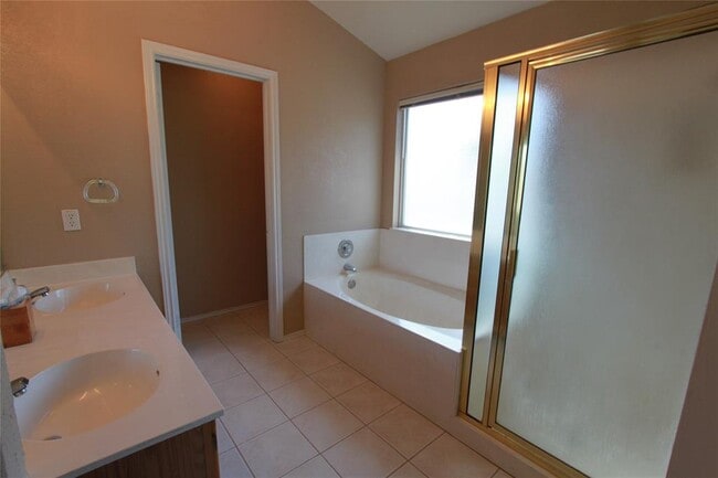 Building Photo - 3309 Kissman Dr