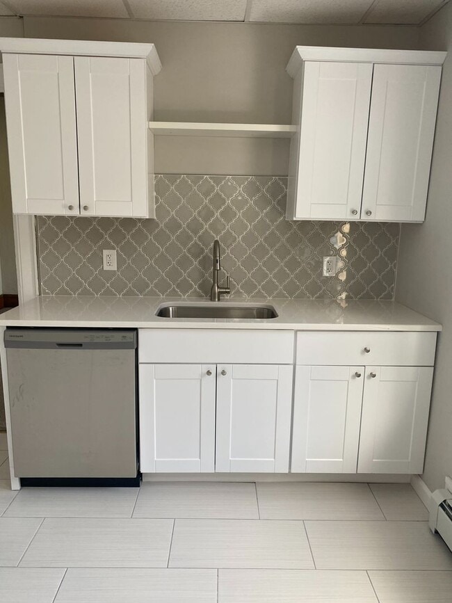 Building Photo - 820 Main St