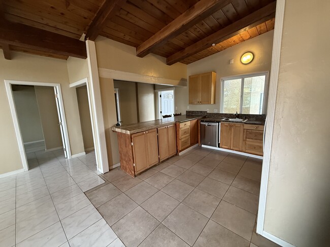 Building Photo - 4951 Campanile Dr