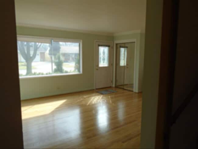 Building Photo - 312 N Reuter Dr