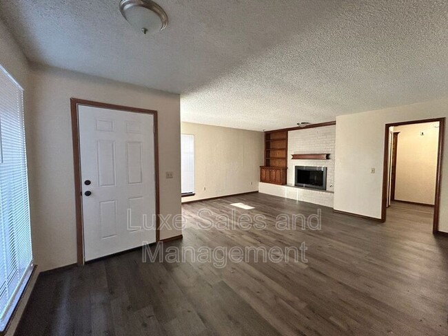 Building Photo - 1307 Summerton Pl