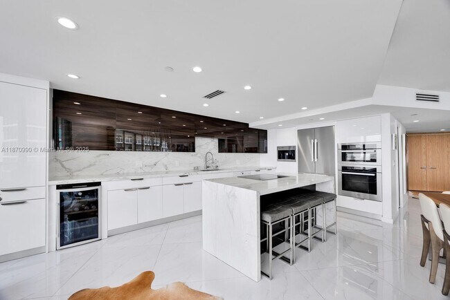 Building Photo - 2127 Brickell Ave
