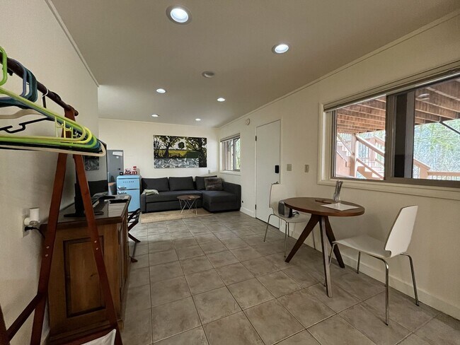 Building Photo - Charming Portland Retreat with Lush Garden, Forest Backdrop & Stylish Updates — Steps to OHSU