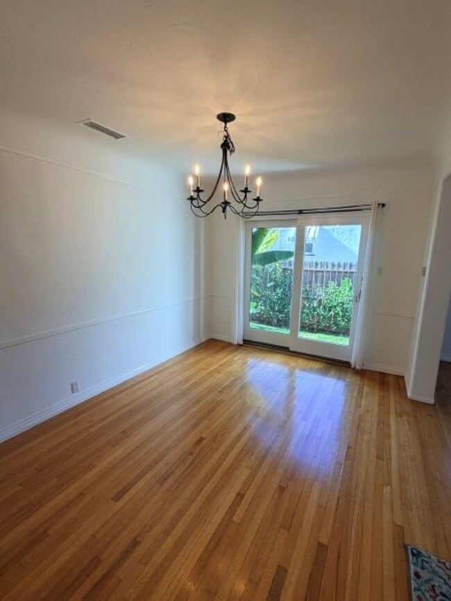 Building Photo - Pico-Robertson / Beverlywood 2 beds + 1.5 baths Spanish house PLUS Studio ADU  | Pool+Jacuzzi & e...