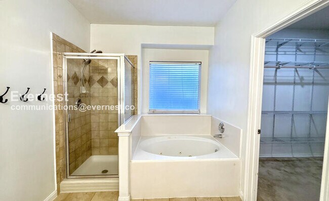 Building Photo - PROMO: Get $500 OFF the first month’s rent when you sign the lease today! / 4 Bed/2.5 Bath Home w...