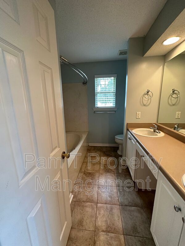 Building Photo - 190 Salt Landing Cir
