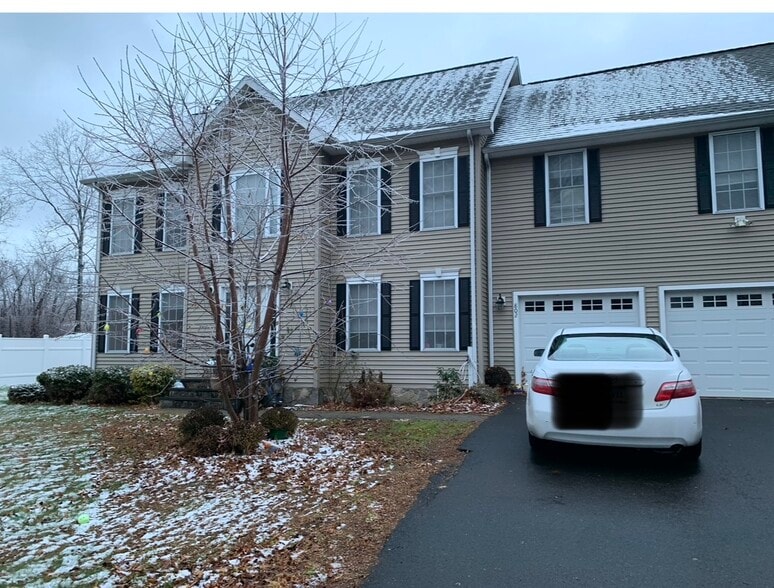 Building Photo - 802 Evergreen Ave