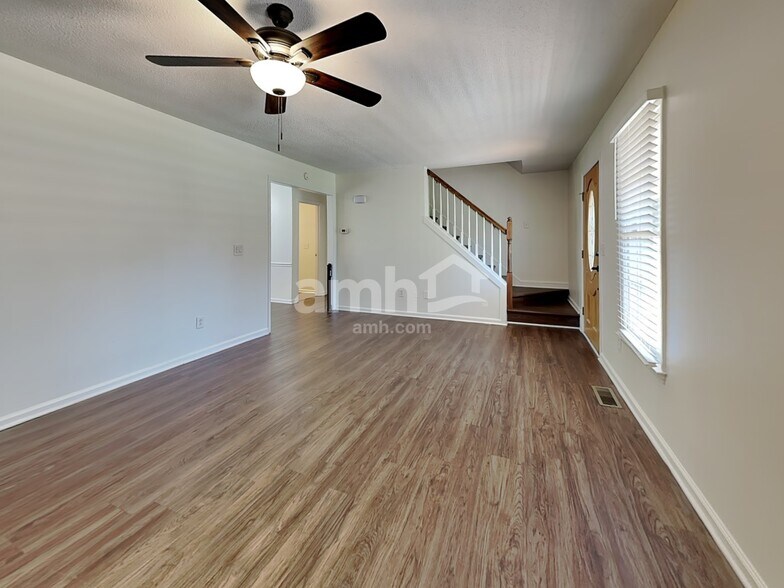 Building Photo - 272 Twin Creeks Rd
