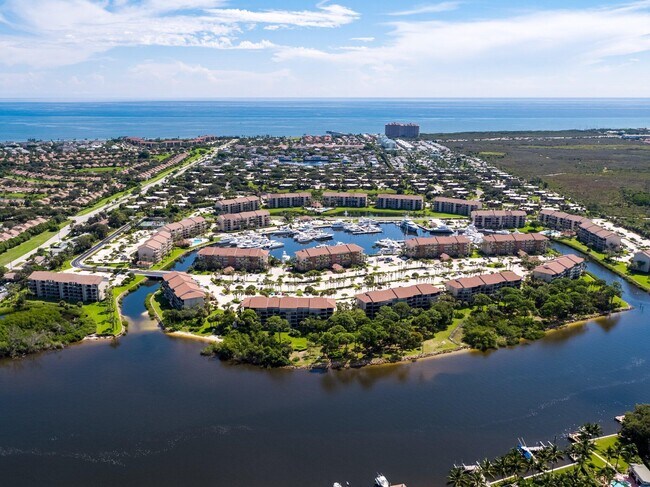 Building Photo - 2301 Marina Isle Way