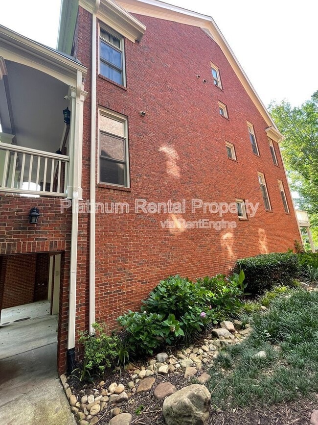 Building Photo - 1460 Wembley Ct NE