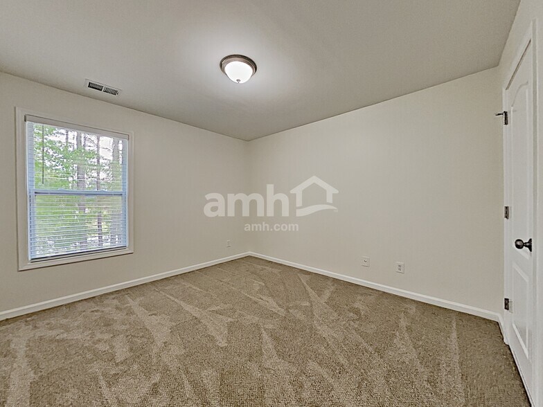 Building Photo - 2026 Peach Shoals Cir