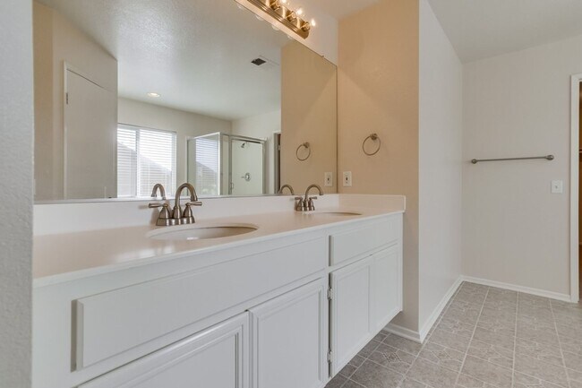 Building Photo - Gorgeous 4 Bedroom Santa Fe Hills Home With a Pool!