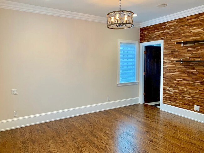 Building Photo - 131 Montgomery Ln