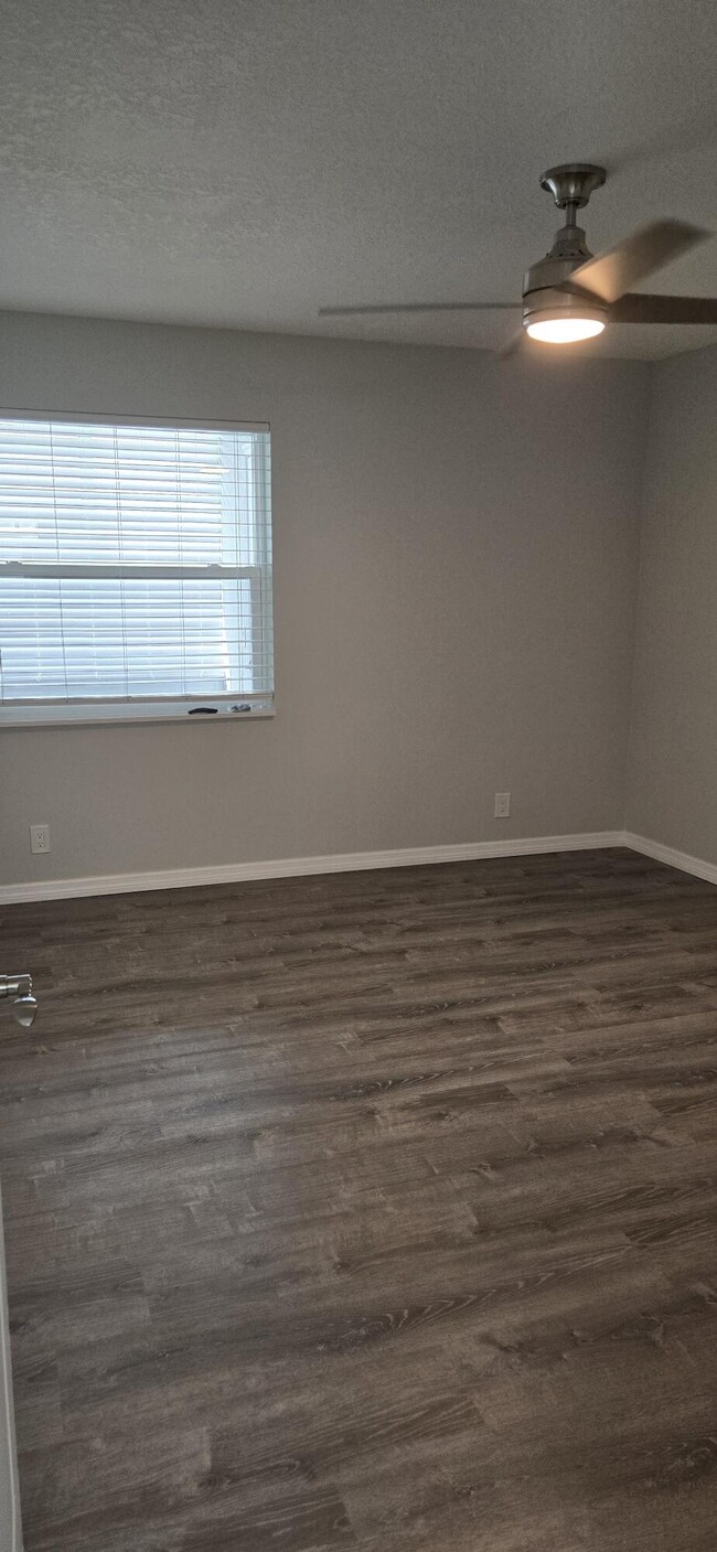 Building Photo - 192 Normandy Ln