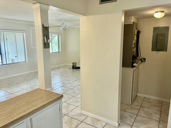 Building Photo - 536 Shady Pine Way