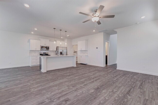 Building Photo - 1038 Elsinore Dr