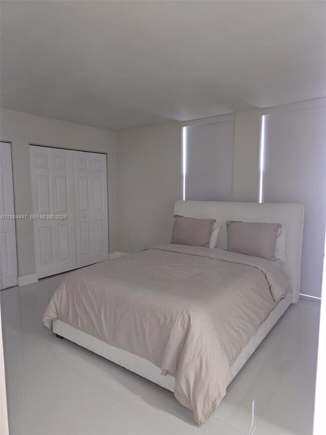 Building Photo - 1750 W 46th St