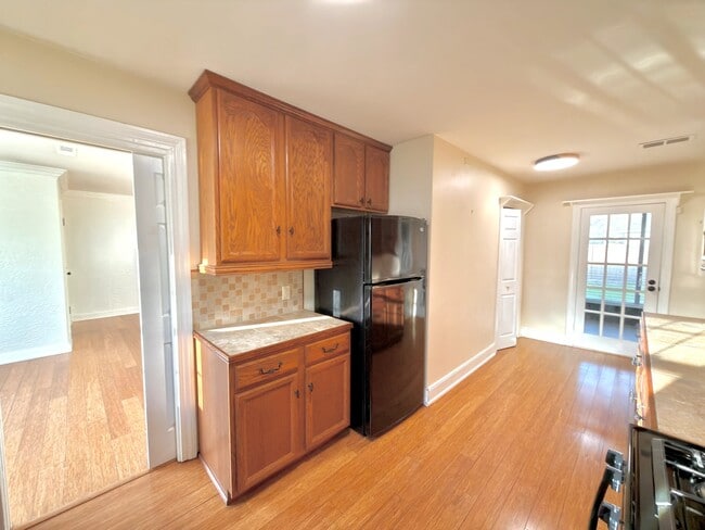 Building Photo - 1216 Eastwood Ave