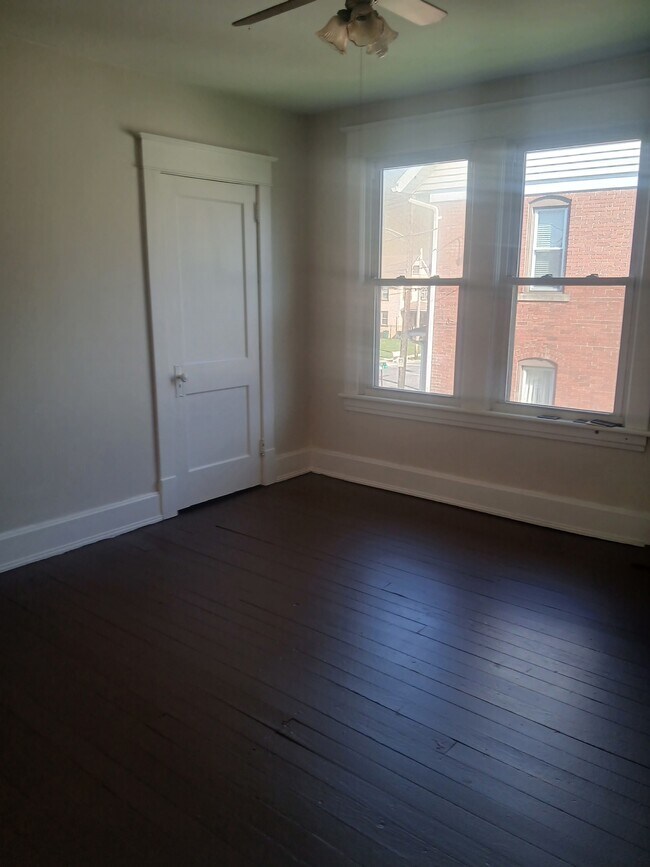 Building Photo - 550 Ferndale Ave