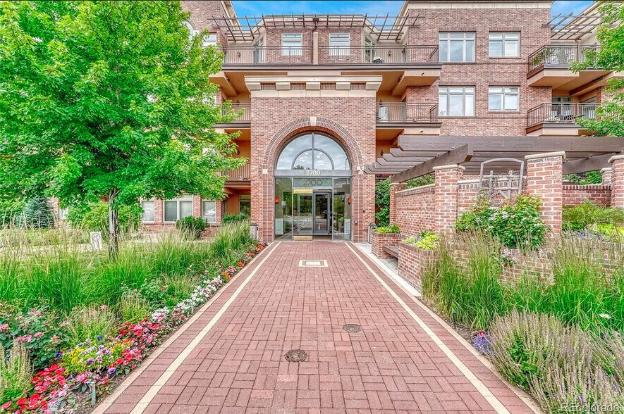 Building Photo - 2700 E Cherry Creek South Dr