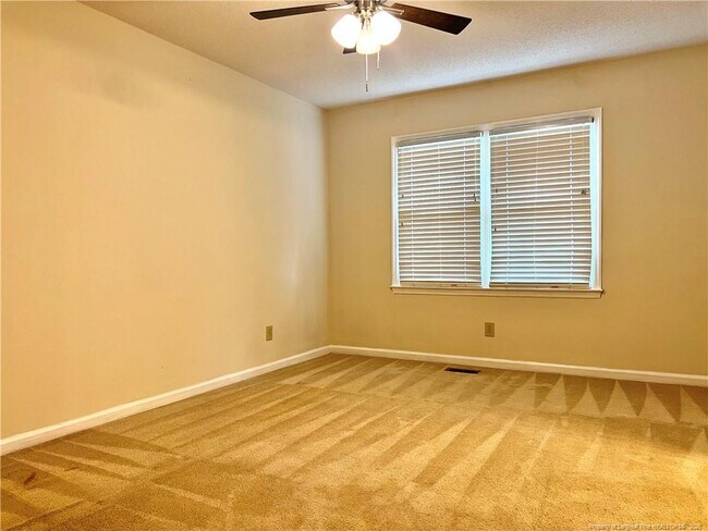 Building Photo - 6017 Lakeway Dr