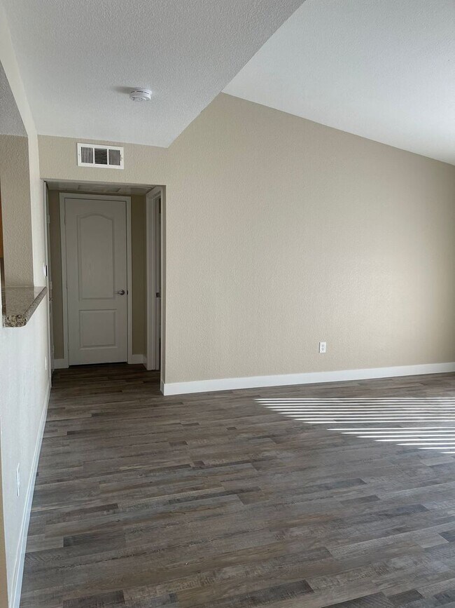 Building Photo - 5055 W Hacienda Ave