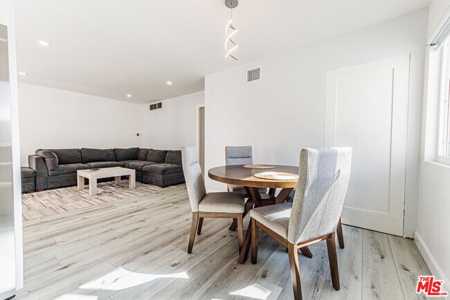 Building Photo - 722 Lincoln Blvd