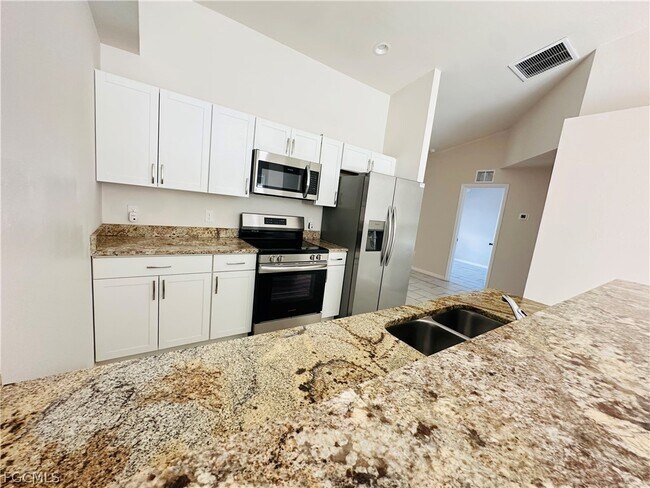 Building Photo - 3020 Skyline Blvd