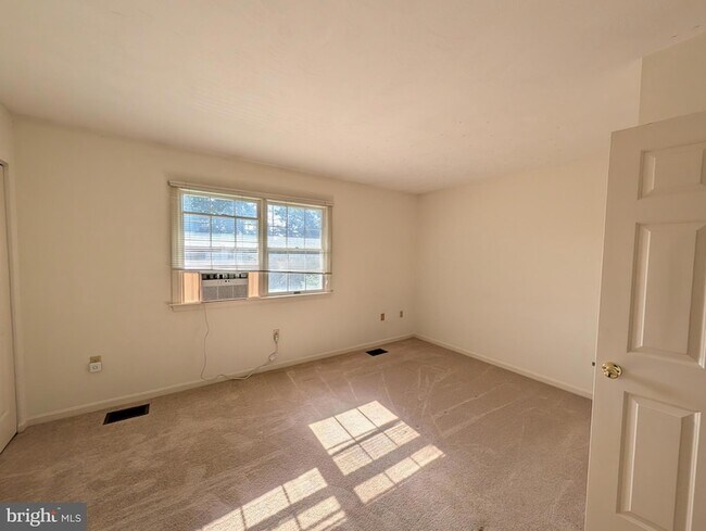 Building Photo - 105 Ridge Ave