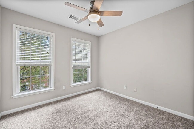 Building Photo - 5149 Manerdale Dr SE