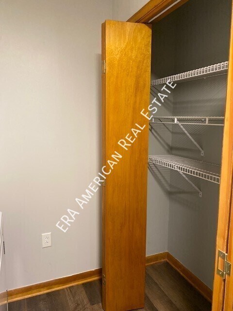 Building Photo - Move in Special!