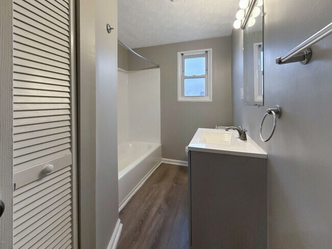 Building Photo - Spacious 3 Bedroom Home | Central AC | Finished Basement | Parking