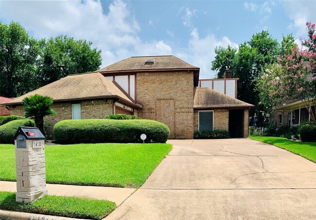 Building Photo - 14135 Sandfield Dr