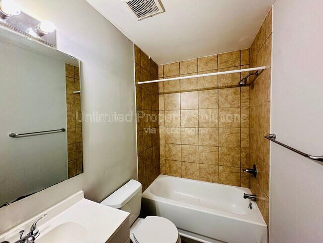 Building Photo - 211 Sunn Aire Ct