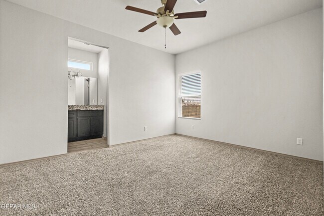 Building Photo - 12049 Hidden Gdns