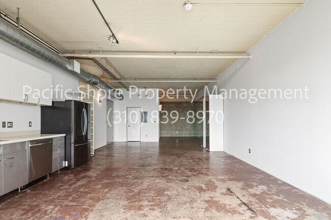 Building Photo - Large Loft with Modern Finishes at Historic Toy Factory Lofts!