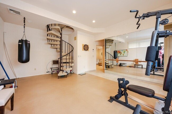 Building Photo - 40 Cayuga Ave