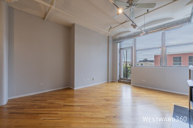 Building Photo - 500 S Clinton St