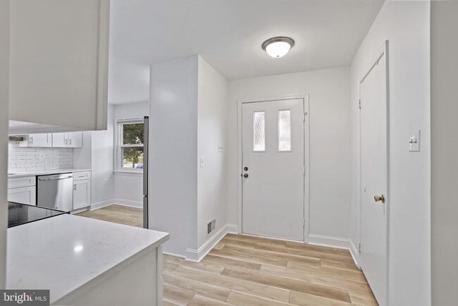 Building Photo - 123 Davis Ave SW