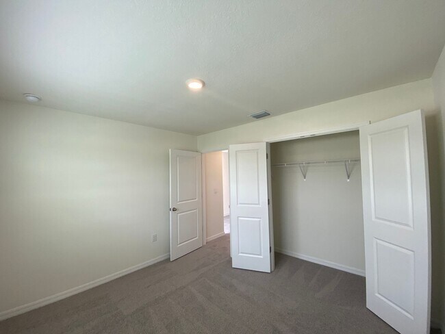 Building Photo - Avalon Woods 4/3/2 ***WON'T LAST***
