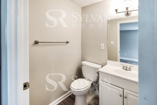 Building Photo - Charming 3BR 1.5BA Home