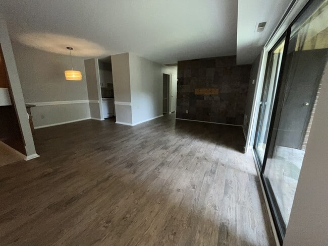 Building Photo - 1212 Schaub Dr