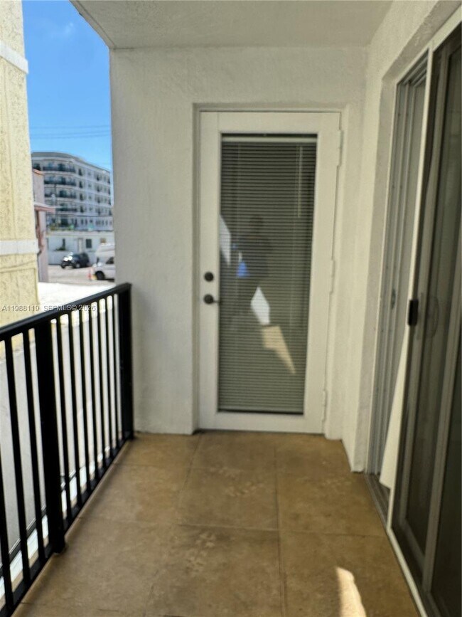 Building Photo - 2120 W Flagler St