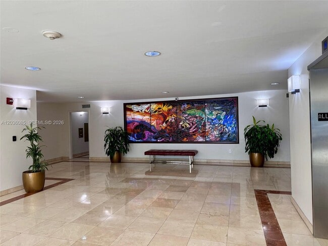 Building Photo - 1450 Brickell Bay Dr