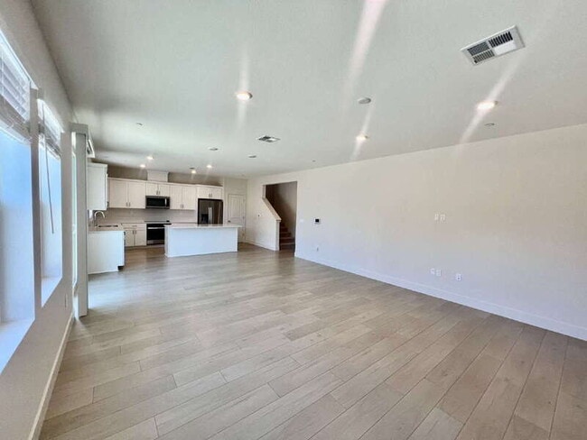 Building Photo - 3215 Center Dr